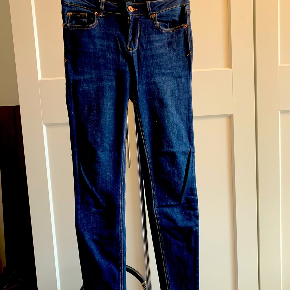 Navy blue cropped skinny jeans